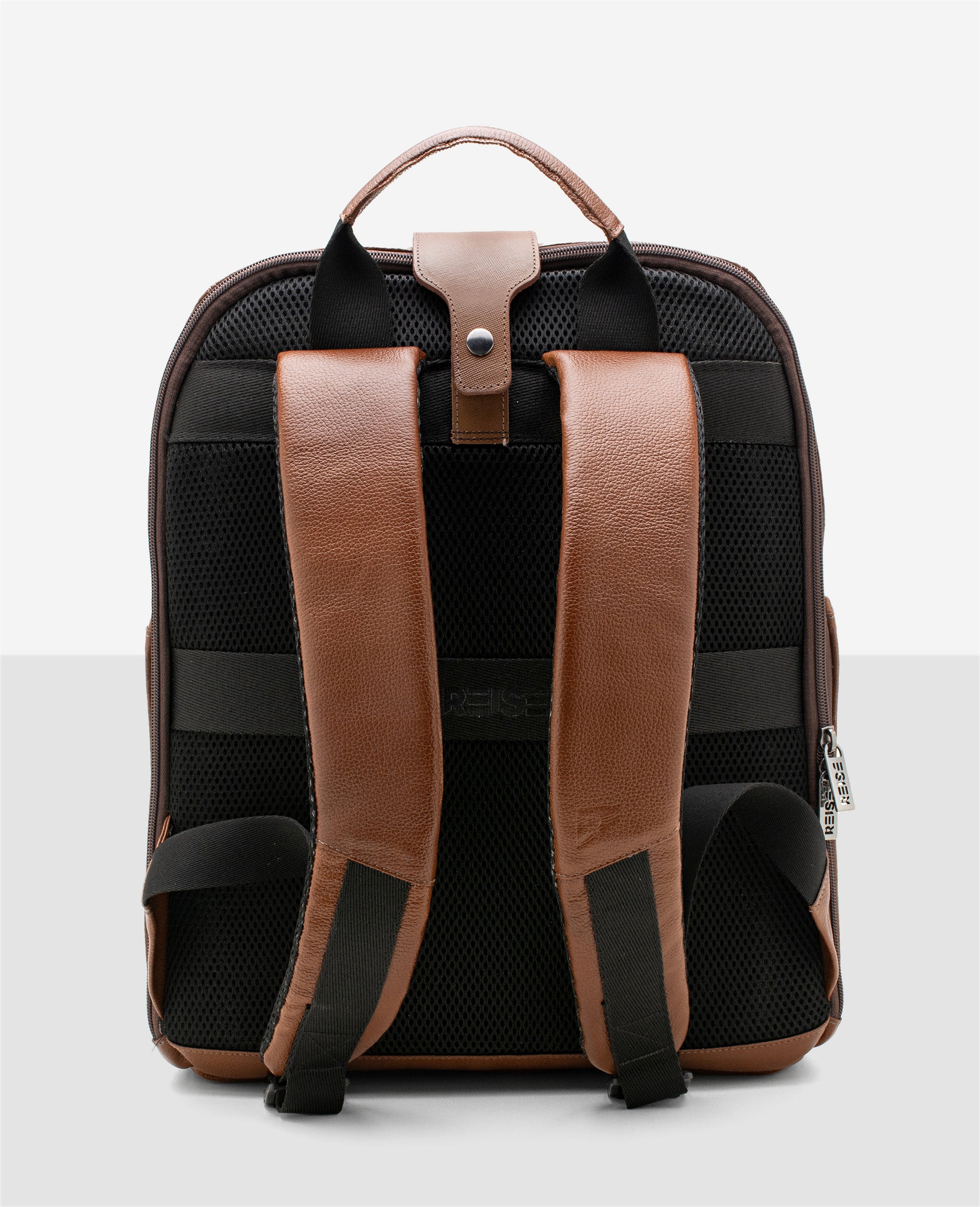 Mochila de Couro Marrom Stuttgart Vista traseira com alcas
