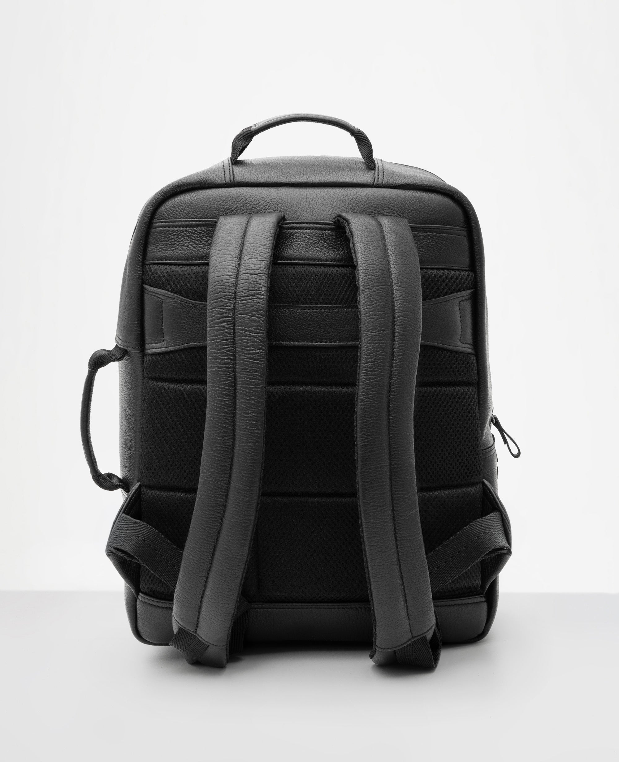 Mochila de Couro Preta Dublin Vista traseira com alcas
