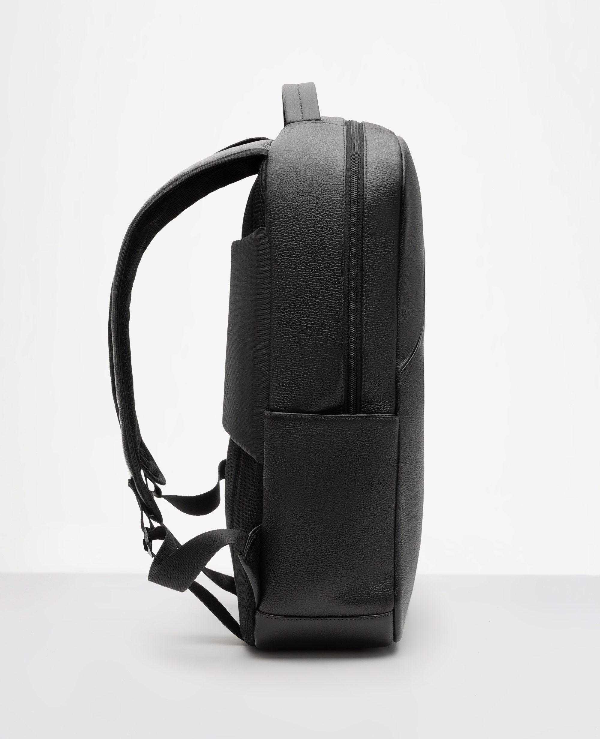 Mochila de couro preta Munich vista lateral