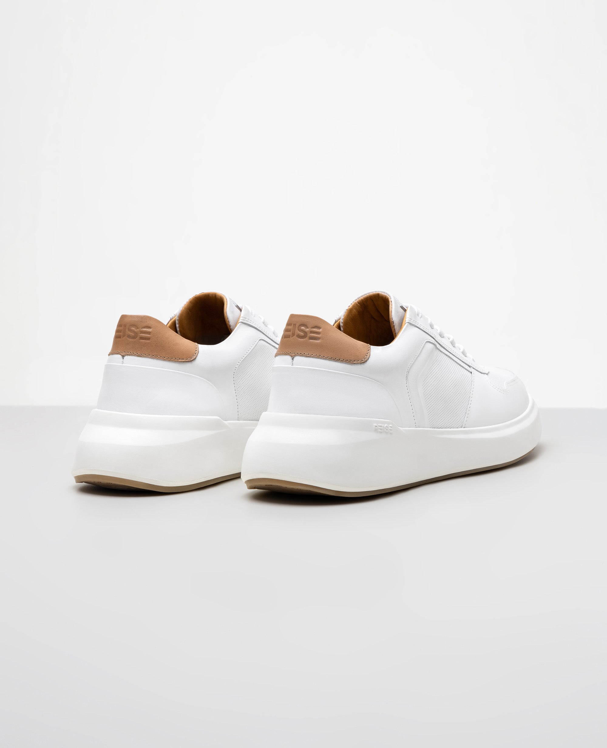 Tenis Casual Branco 911 GT Vista traseira
