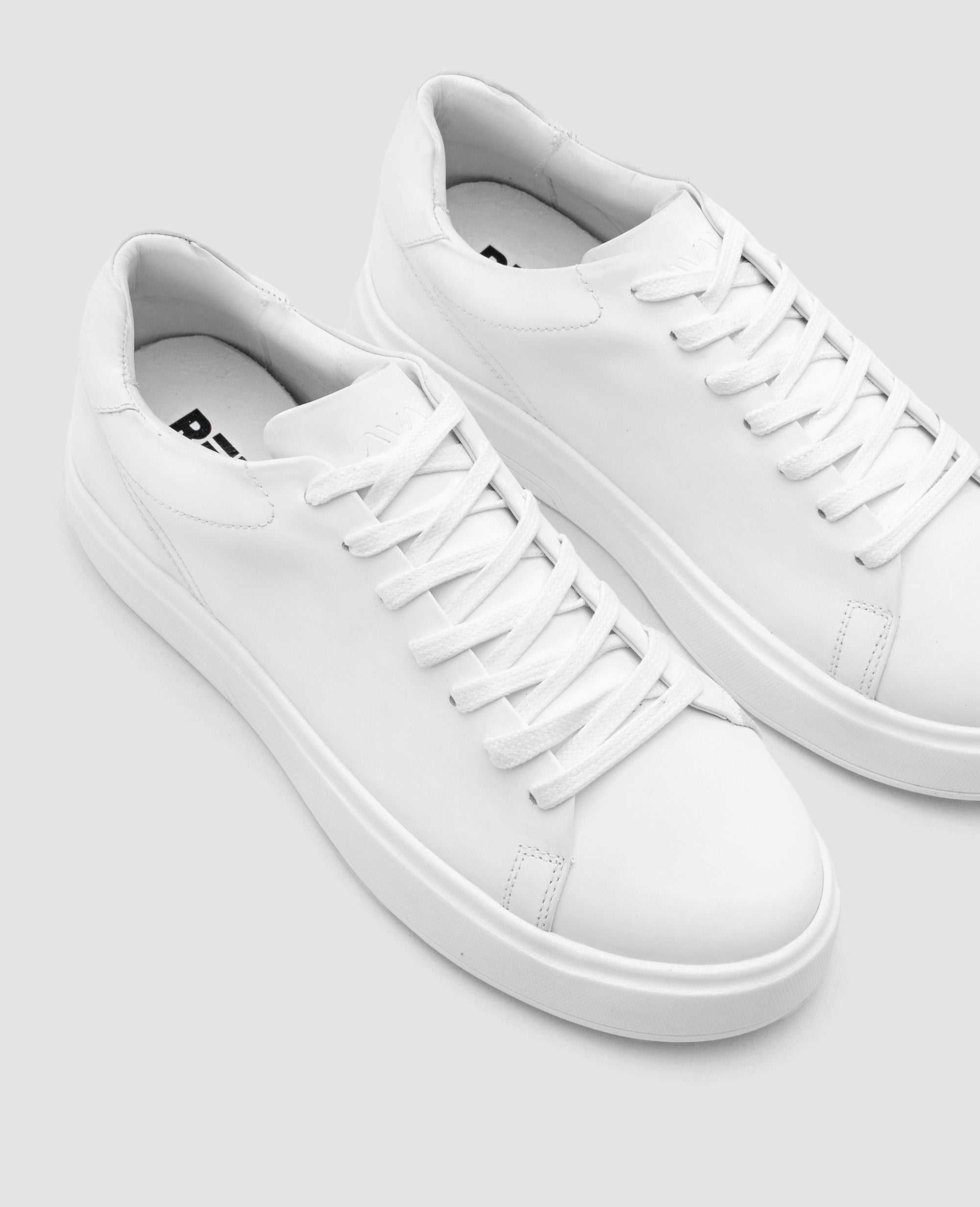 Tênis casual branco RS6 Avant vista superior do cabedal e lingueta