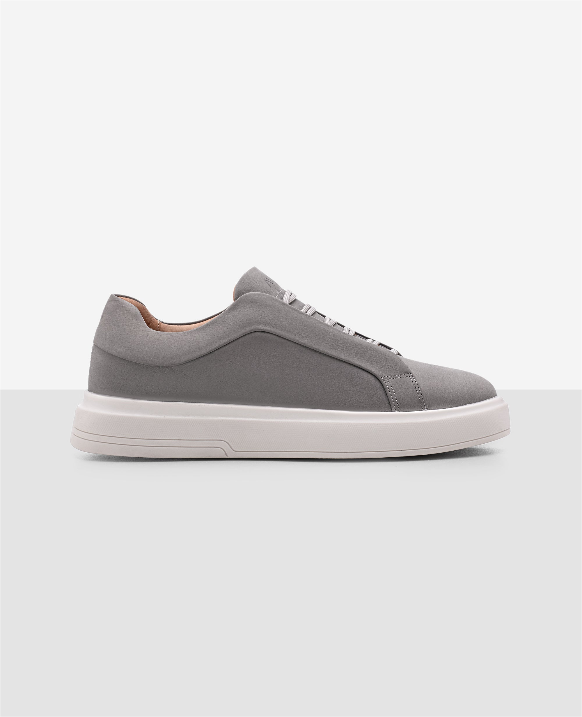 Tênis casual nobuck cinza RS8 Avant Reise vista 3/4