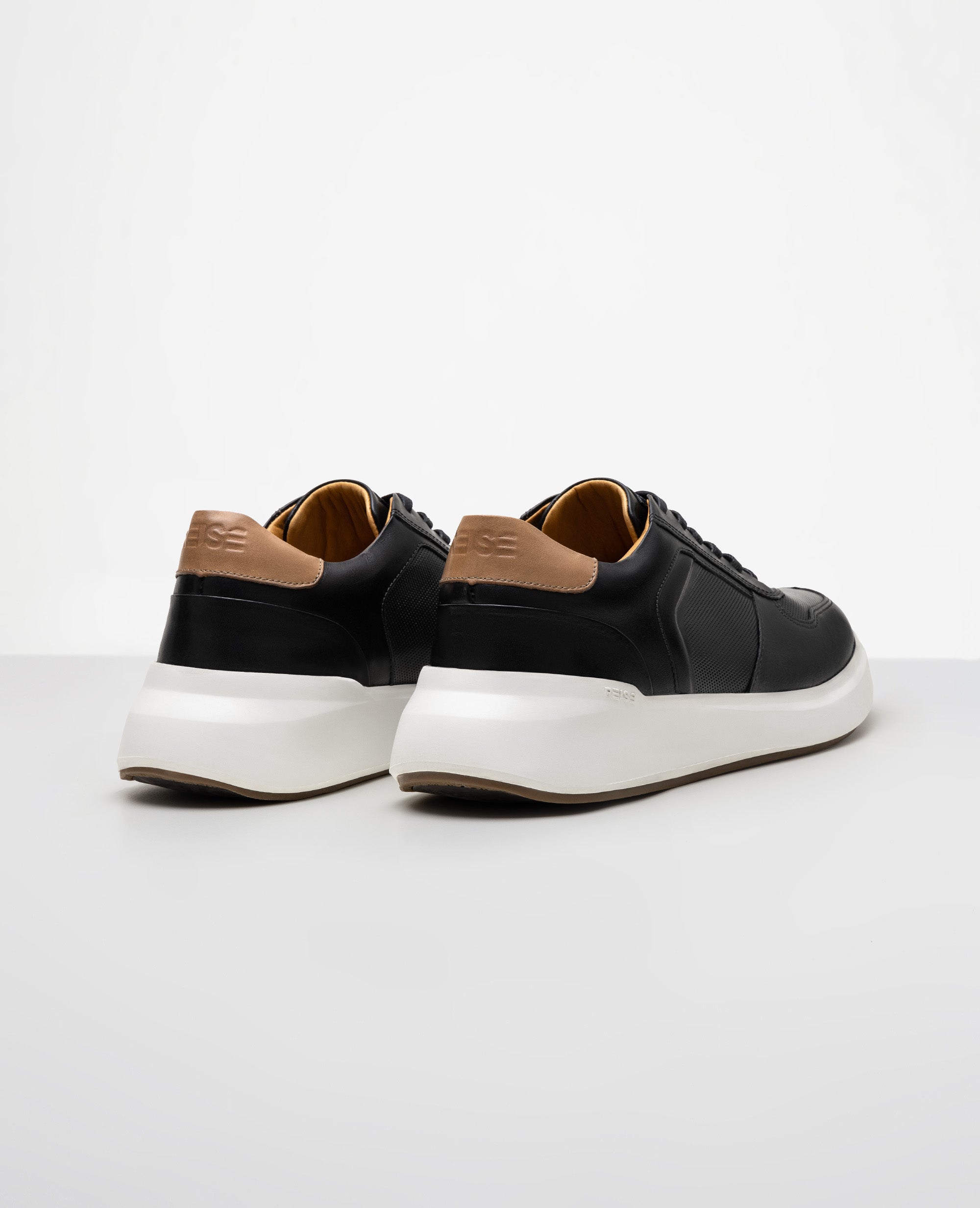 Tenis Casual Preto 911 GT Vista traseira