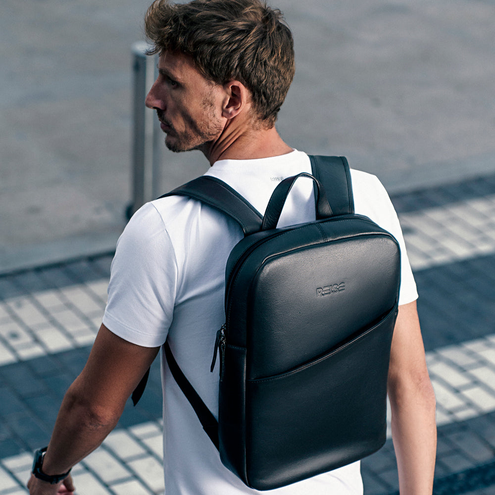 Mochila Slim Couro Preta I NYC