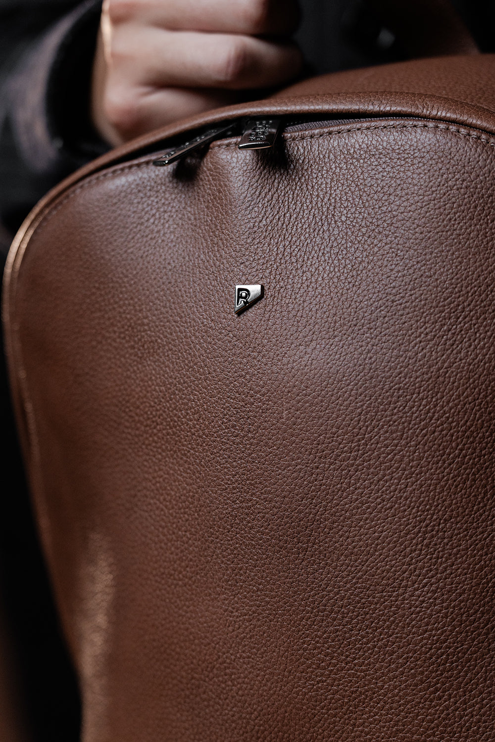Mochila Barcelona Floater Dark Tan Marrom
