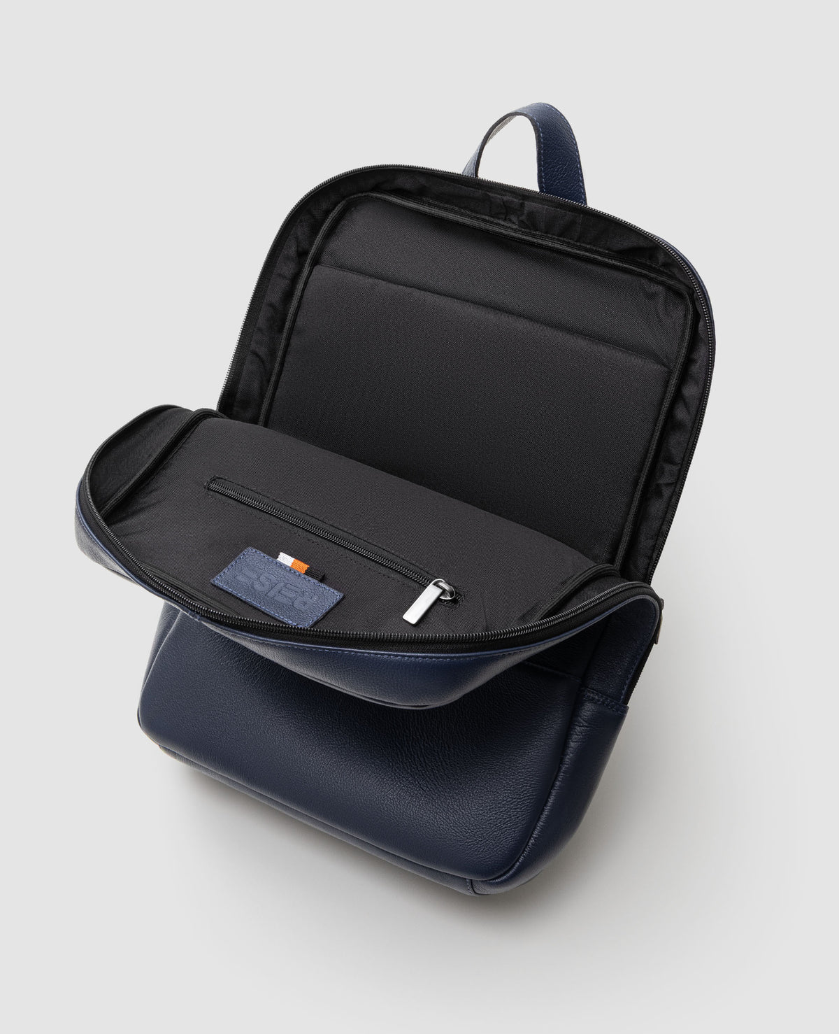 Compartimento aberto da Mochila Ambition Azul Marinho