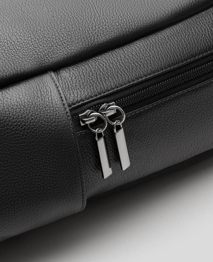 Kit Munich Couro Mochila e Necessaire mostrando ziper