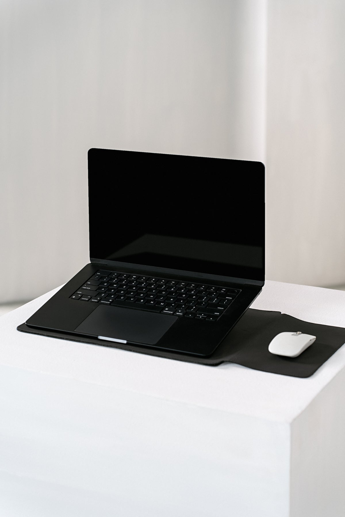 Case Notebook Couro Preta | Stuttgart