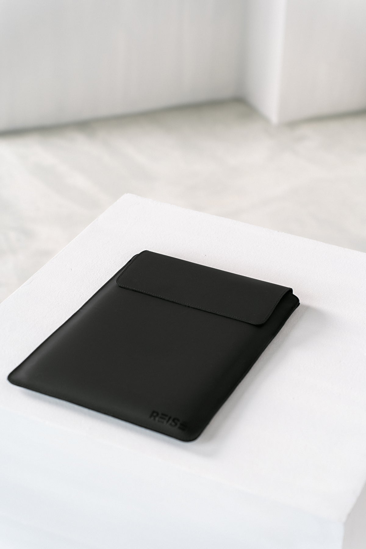 Case Notebook Couro Preta | Stuttgart