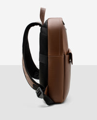 Mochila Couro Manhattan Marrom Vista lateral