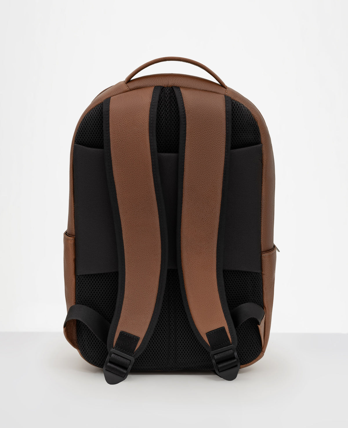 Mochila couro marrom e Munich vista traseira com alcas