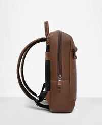 Mochila couro marrom e Minimal vista lateral
