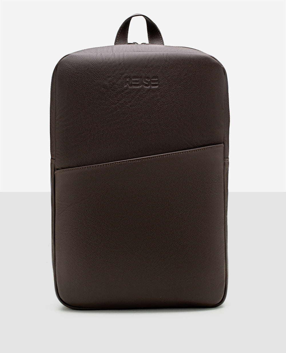 Mochila slim couro marrom e NYC Reise vista 3 4