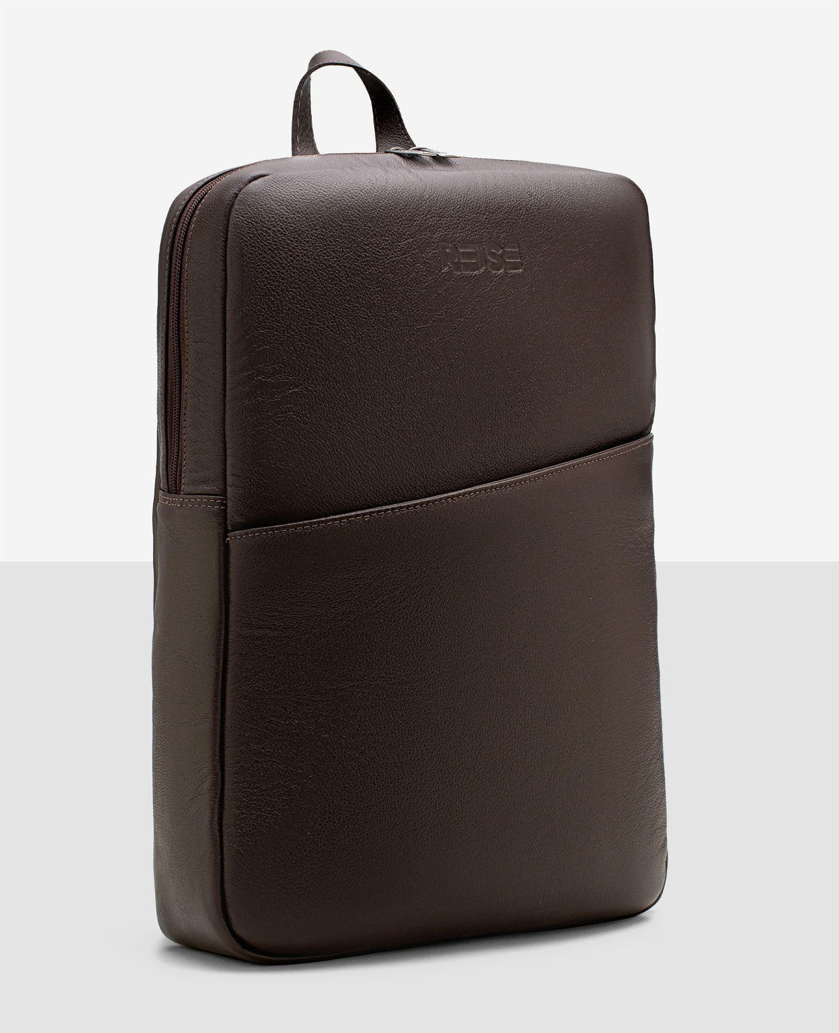 Mochila slim couro marrom e NYC vista frontal