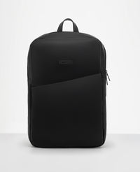 Mochila Slim Couro Preta NYC Vista Frontal
