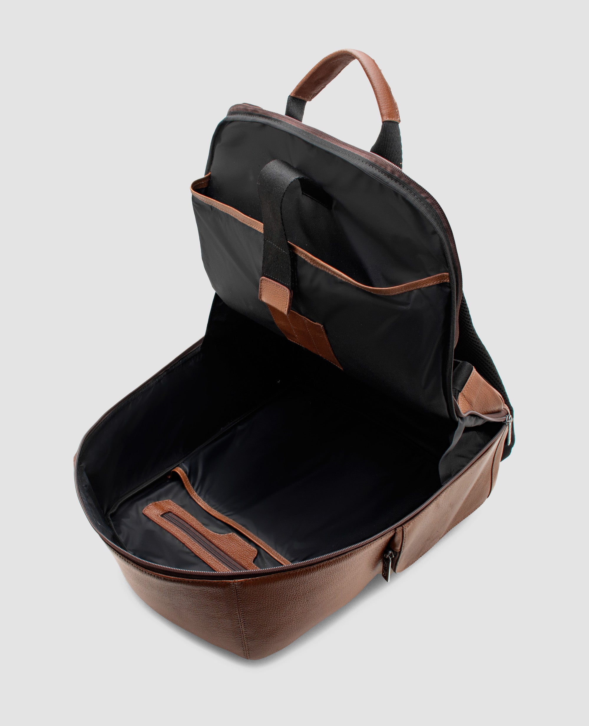 Mochila de couro marrom Stuttgart aberta