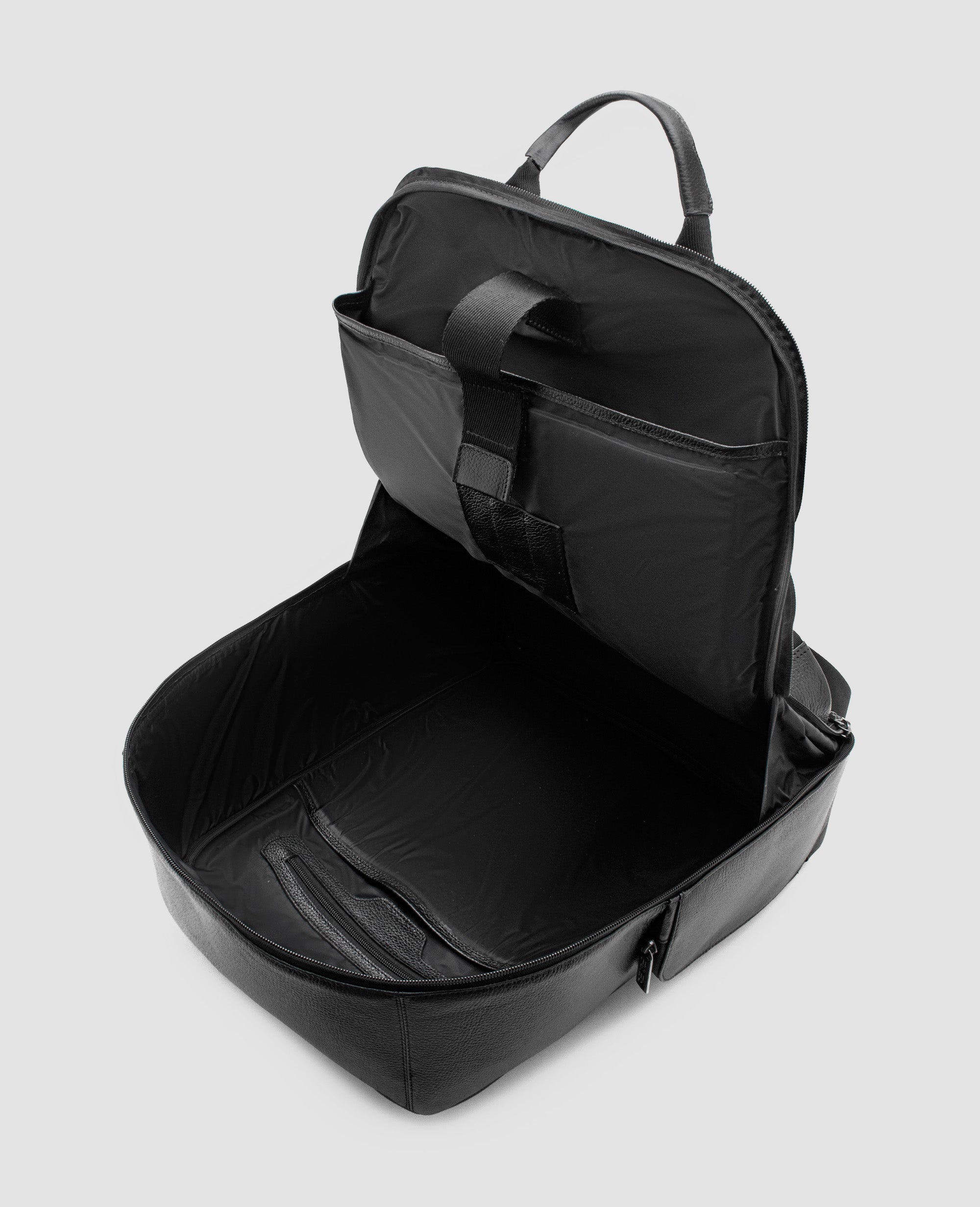 Mochila de couro preta Stuttgart aberta