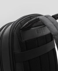 Mochila de Couro Preta Vancouver Detalhe do couro