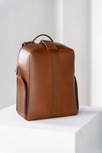Mochila de couro marrom Stuttgart cenario