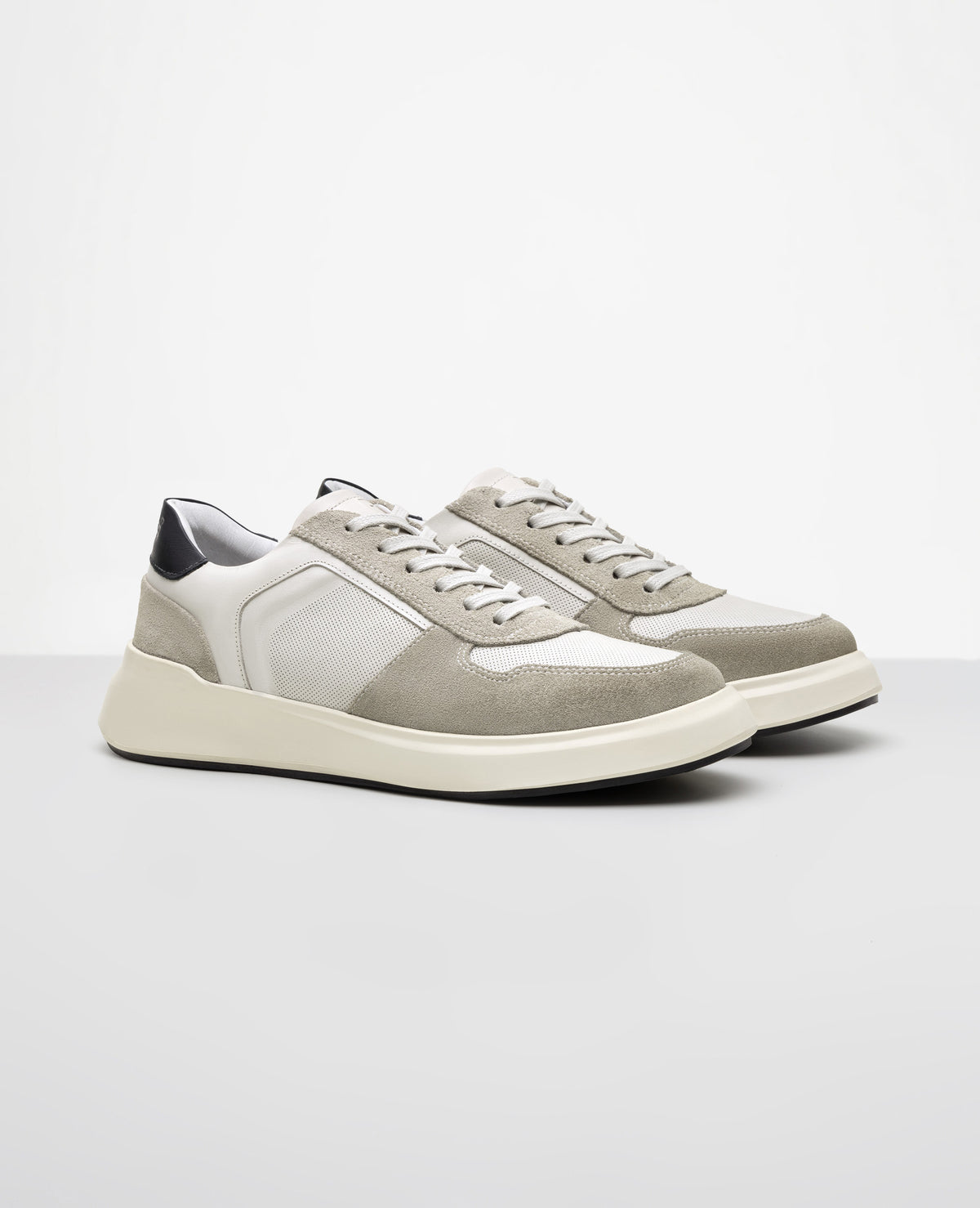 Tênis de Camurça Off White 911 GT