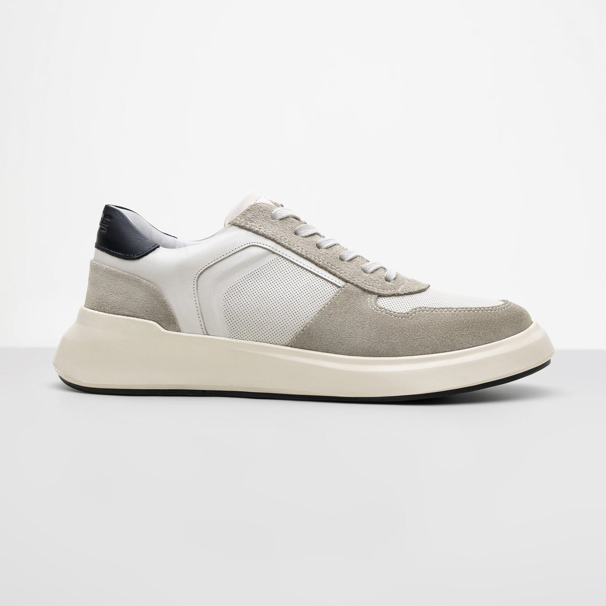 Tênis de Camurça Off White 911 GT