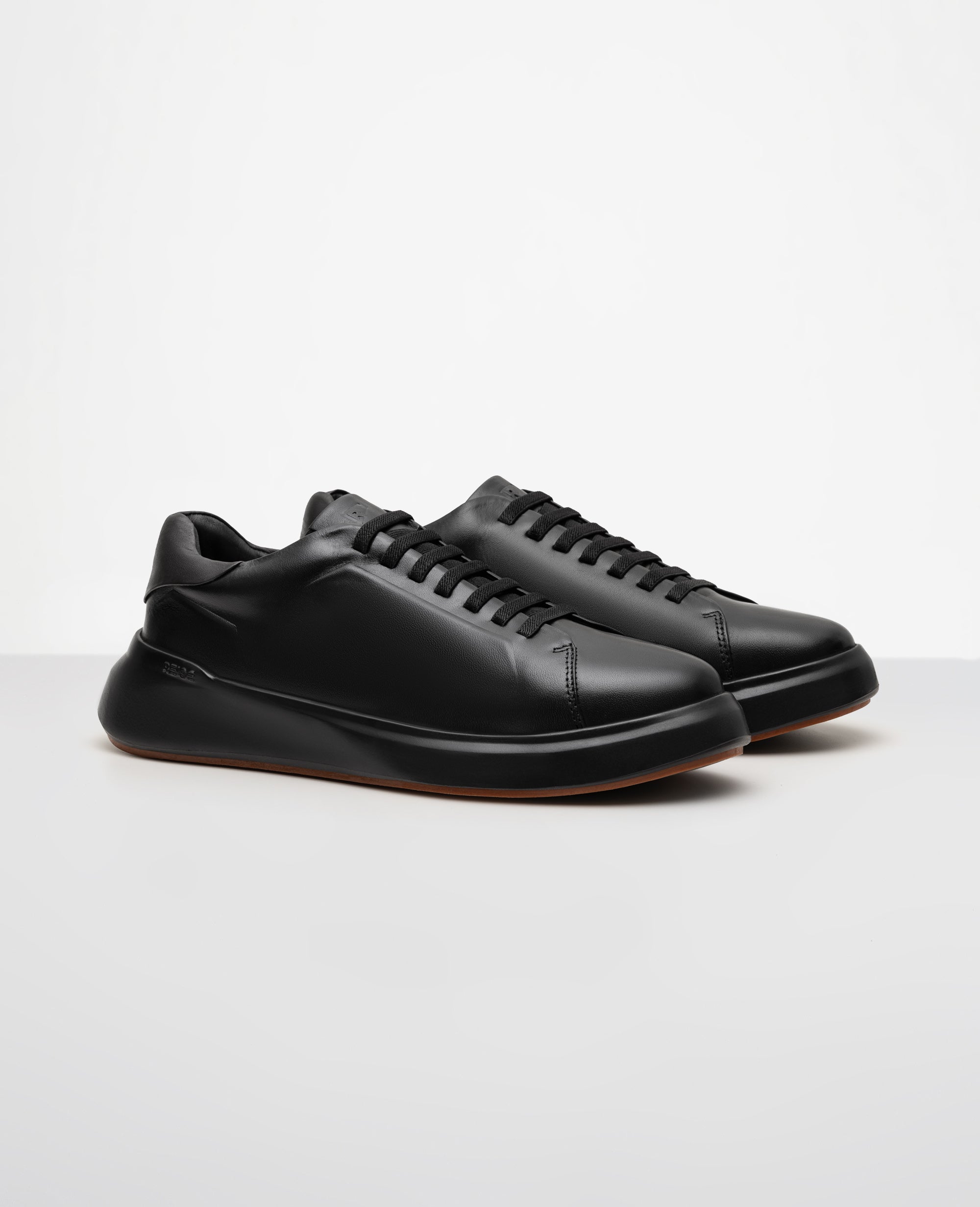 Tenis casual all black RS6 GT vista lateral externa