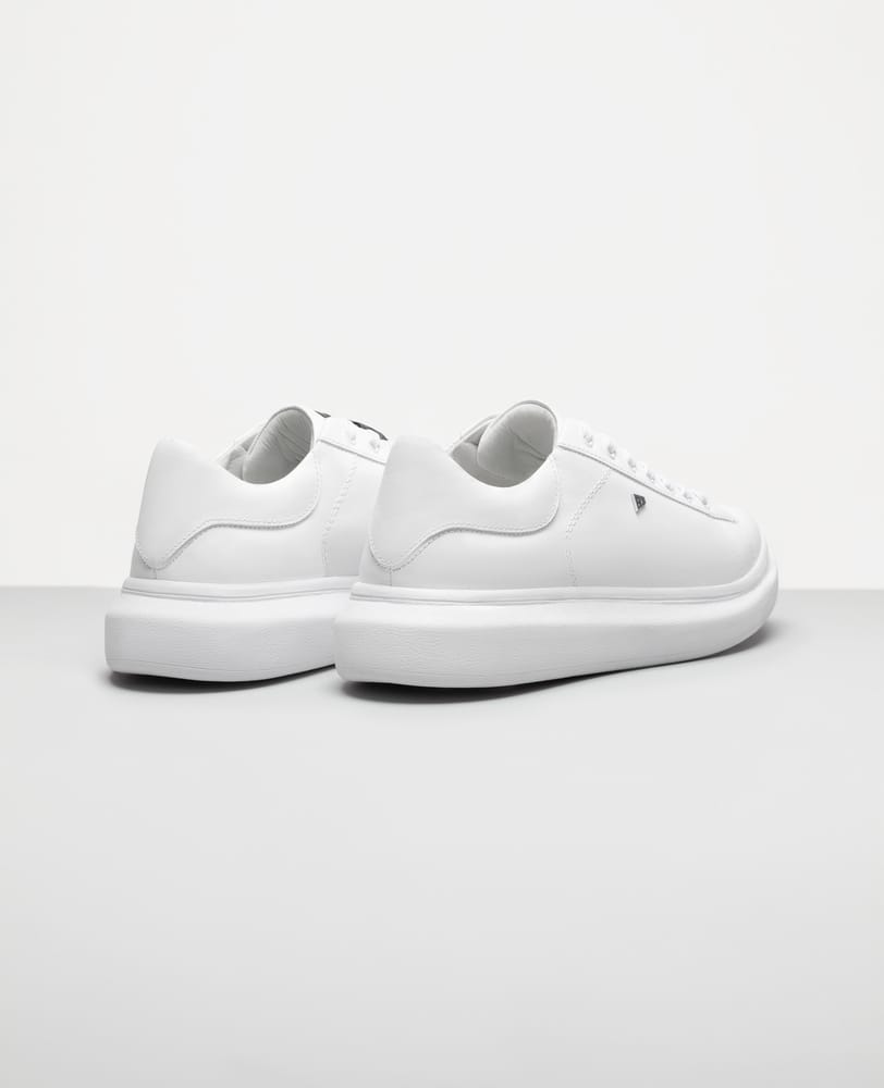Tênis casual branco masculino RS3 vista traseira do calcanhar