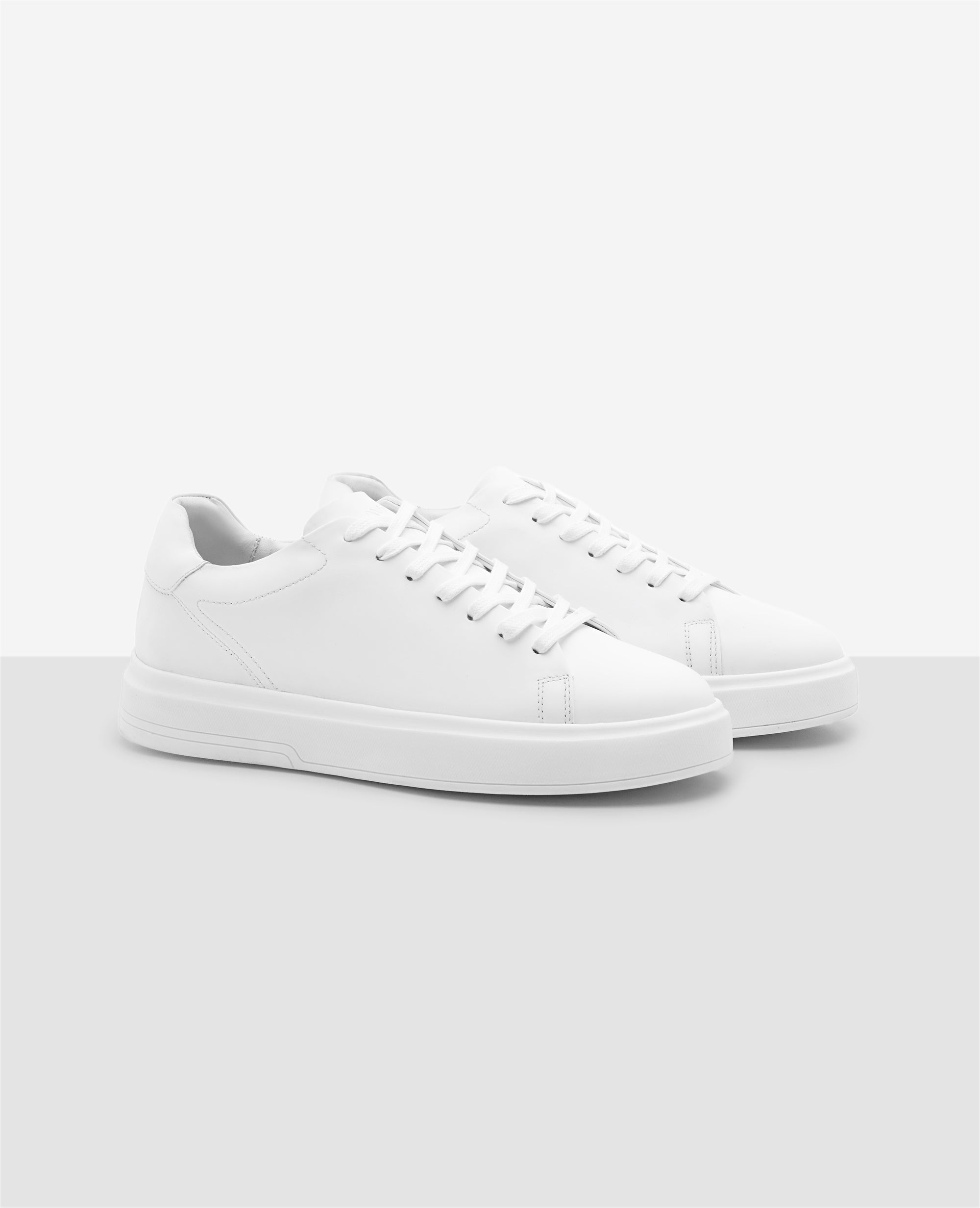Tênis casual branco RS6 Avant vista lateral externa