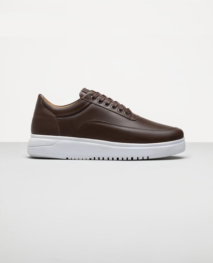 Tenis casual marrom RS7 Reise em couro nobre vista 3/4