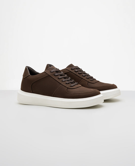 Tenis casual nobuck marrom 911 vista lateral externa