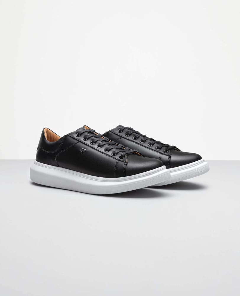 Tênis casual preto RS3 vista lateral externa