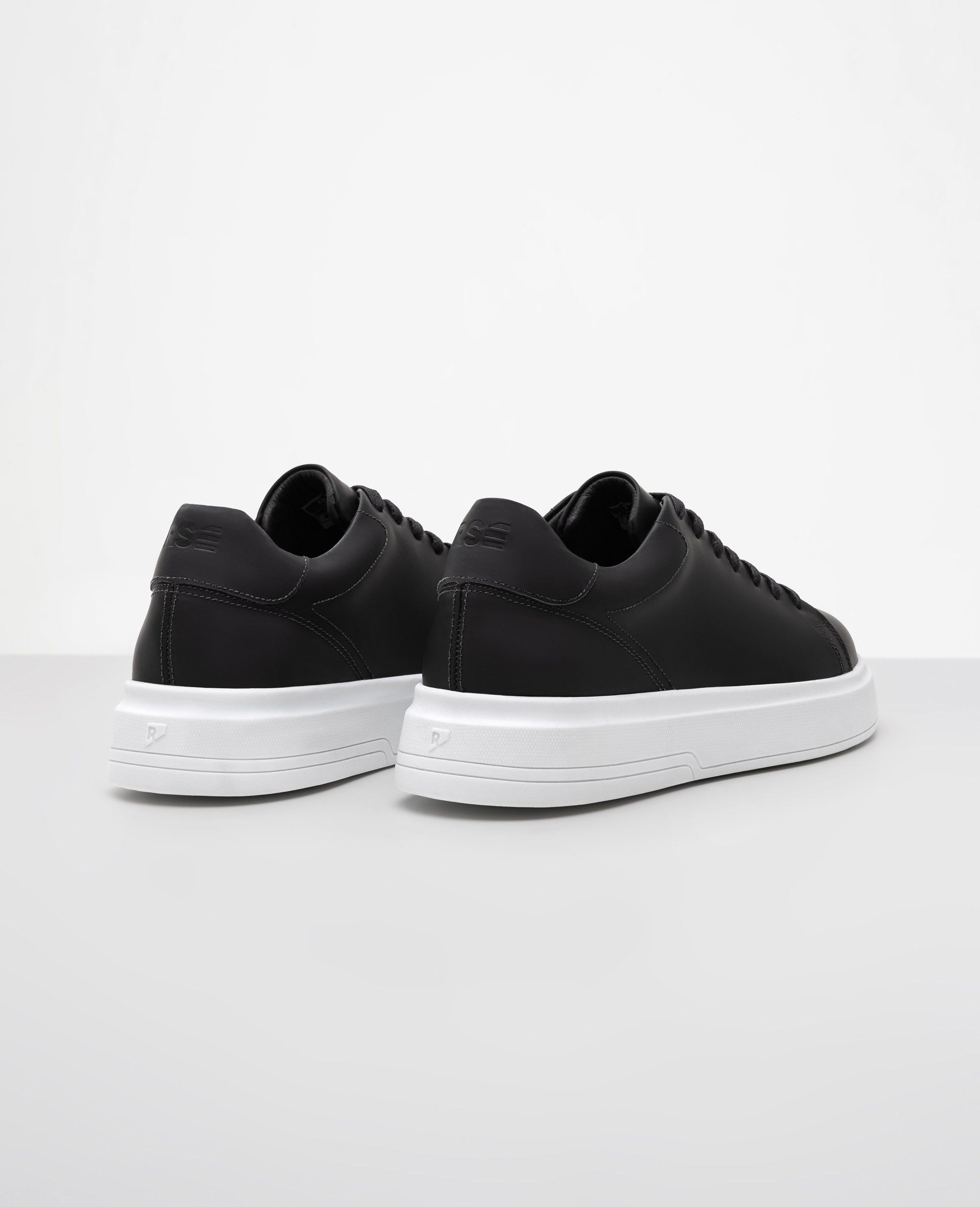 Tenis Casual Preto RS6 Avant Parte de Tras